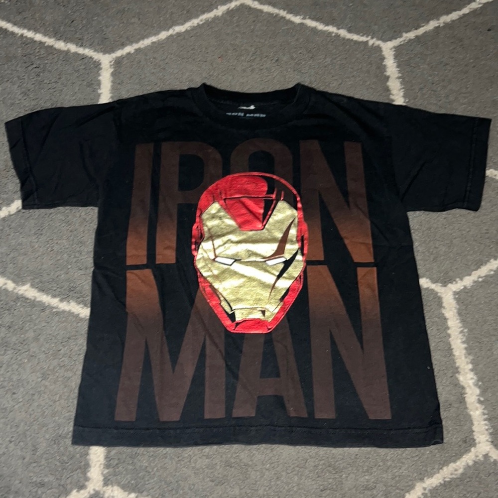 Iron Man Boys Black Shot Sleeve Graphic T-Shirt Size Medium (10/12)